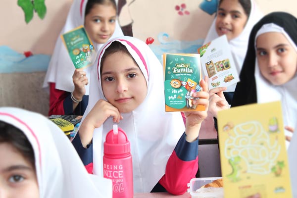 اجرای کمپین «هر روز یک گردو» در مدارس از سوی شرکت صنعت خشکبار و حبوبات کوروش